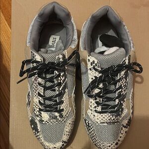 Steve Madden Black and Gray Snakeskin Sneakers